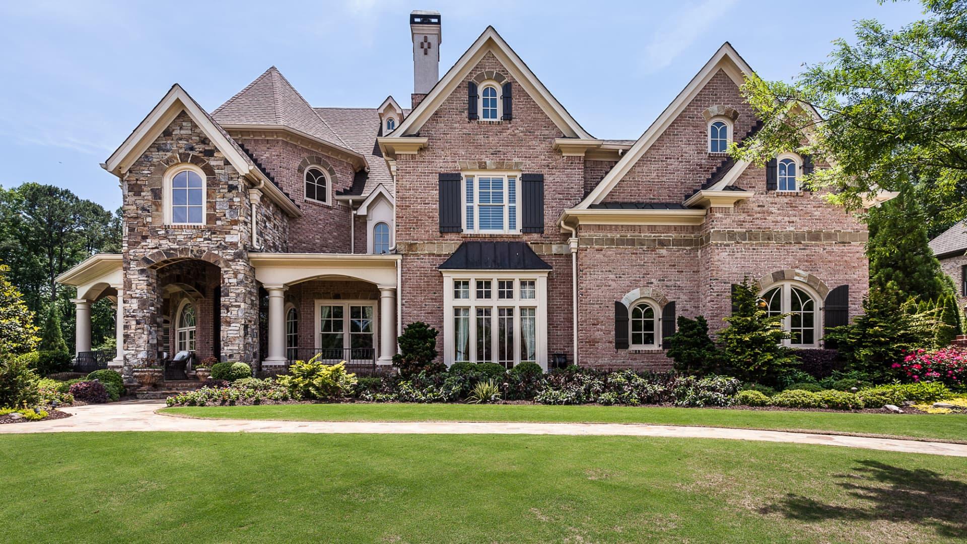 Luxury home exterior selected for the Stephanie Sells Atlanta homepage